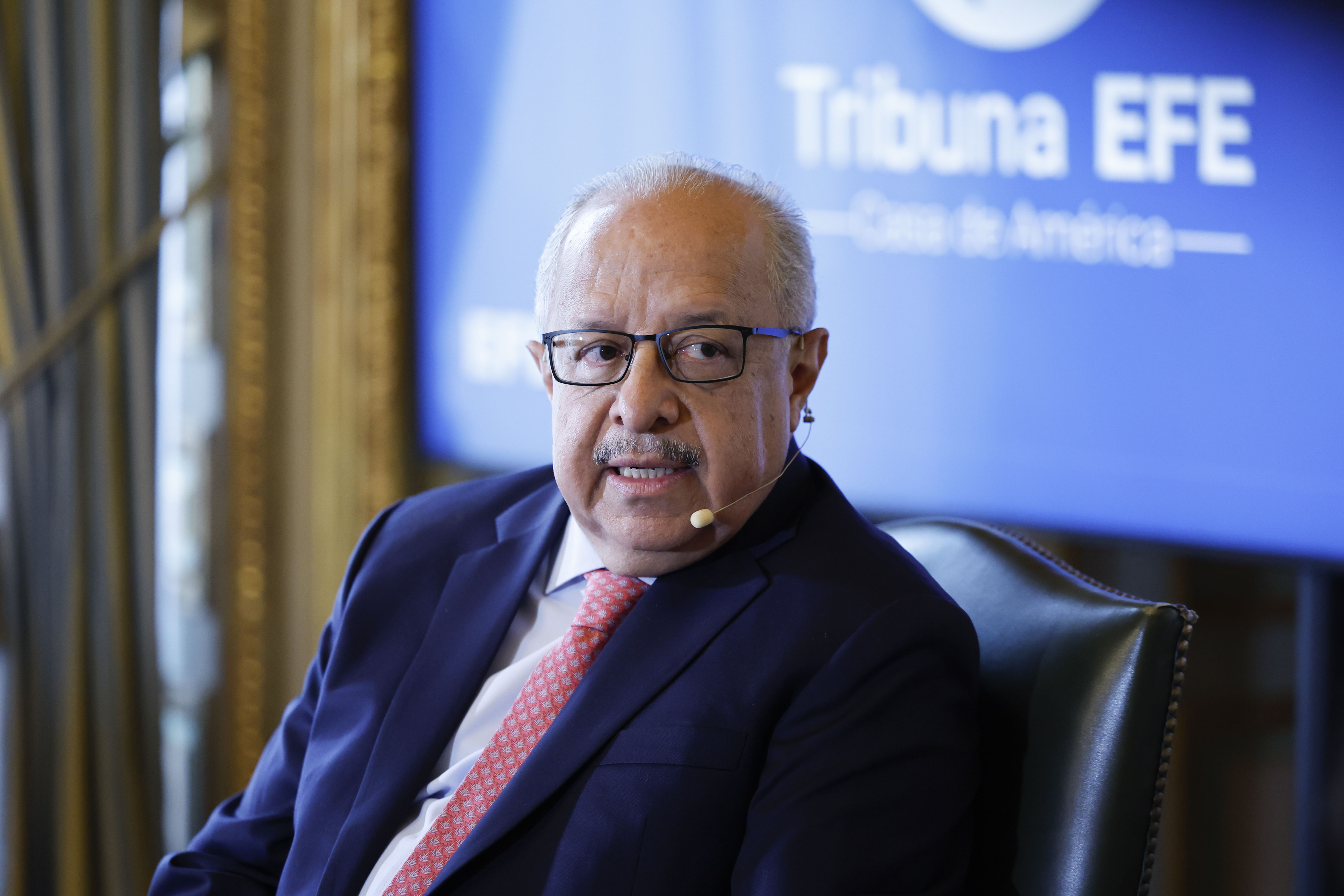 El canciller de Guatemala, Carlos Ramiro Martínez, interviene en una tribuna organizada por la Casa de América en Madrid y la agencia EFE. (Foto Prensa Libre: EFE/Mariscal). 