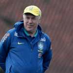AMDEP3047. BOGOTÁ (COLOMBIA), 14/05/2026.- Fotografía de archivo del 08 de septiembre de 2012 que muestra al entrenador de la selección brasileña de fútbol Carlo Ancelotti, durante un entrenamiento en Granja Comary, Teresópolis (Brasil). La Confederación Brasileña de Fútbol (CBF) anunció este jueves la renovación del contrato de Ancelotti como técnico de la selección brasileña hasta el Mundial de 2030. EFE/ André Coelho/ ARCHIVO