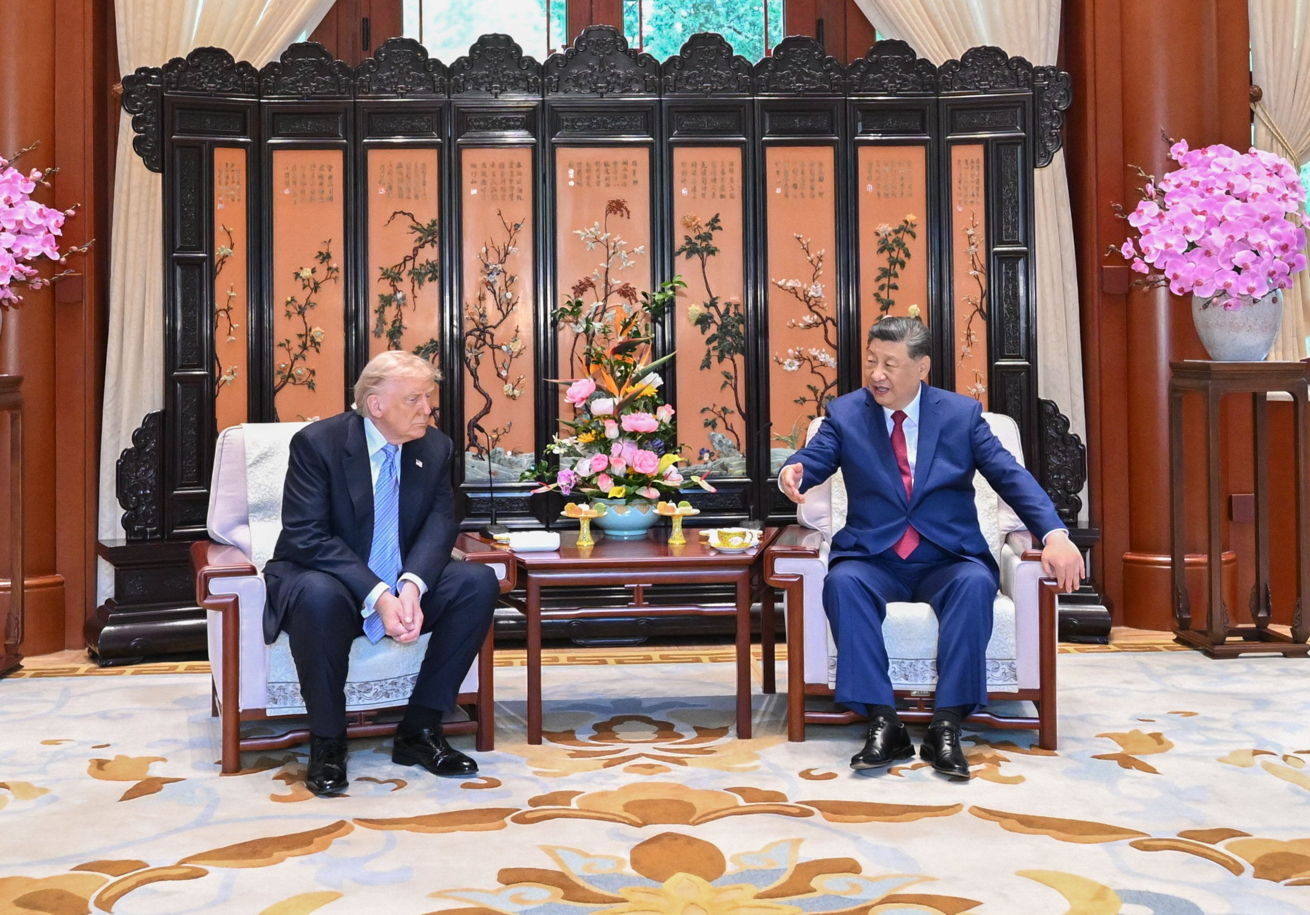  El presidente de los Estados Unidos, Donald J. Trump (i), junto al presidente chino, Xi Jinping (d), en Zhongnanhai, Pekín. (Foto Prensa Libre: EFE/ Casa Blanca ).