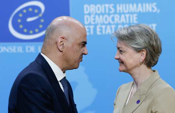 CHIAINAU (MOLDOVA), 15/05/2026.- Swiss Secretary General of the Council of Europe Alain Berset (L) and British Foreign Secretary Yvette Cooper attend a document-signing ceremony on the sidelines of the Council of Europe Foreign Ministers meeting in Chisinau, Moldova, 15 May 2026. Foreign ministers from the Council of Europes 46 member states gathered in Chisinau for their annual session. (Moldavia) EFE/EPA/DUMITRU DORU