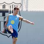 Robert Lewandowski, en una sesión de entrenamiento del Barcelona, tras confirmar que pondrá fin a su etapa como azulgrana. (Foto Prensa Libre: EFE)