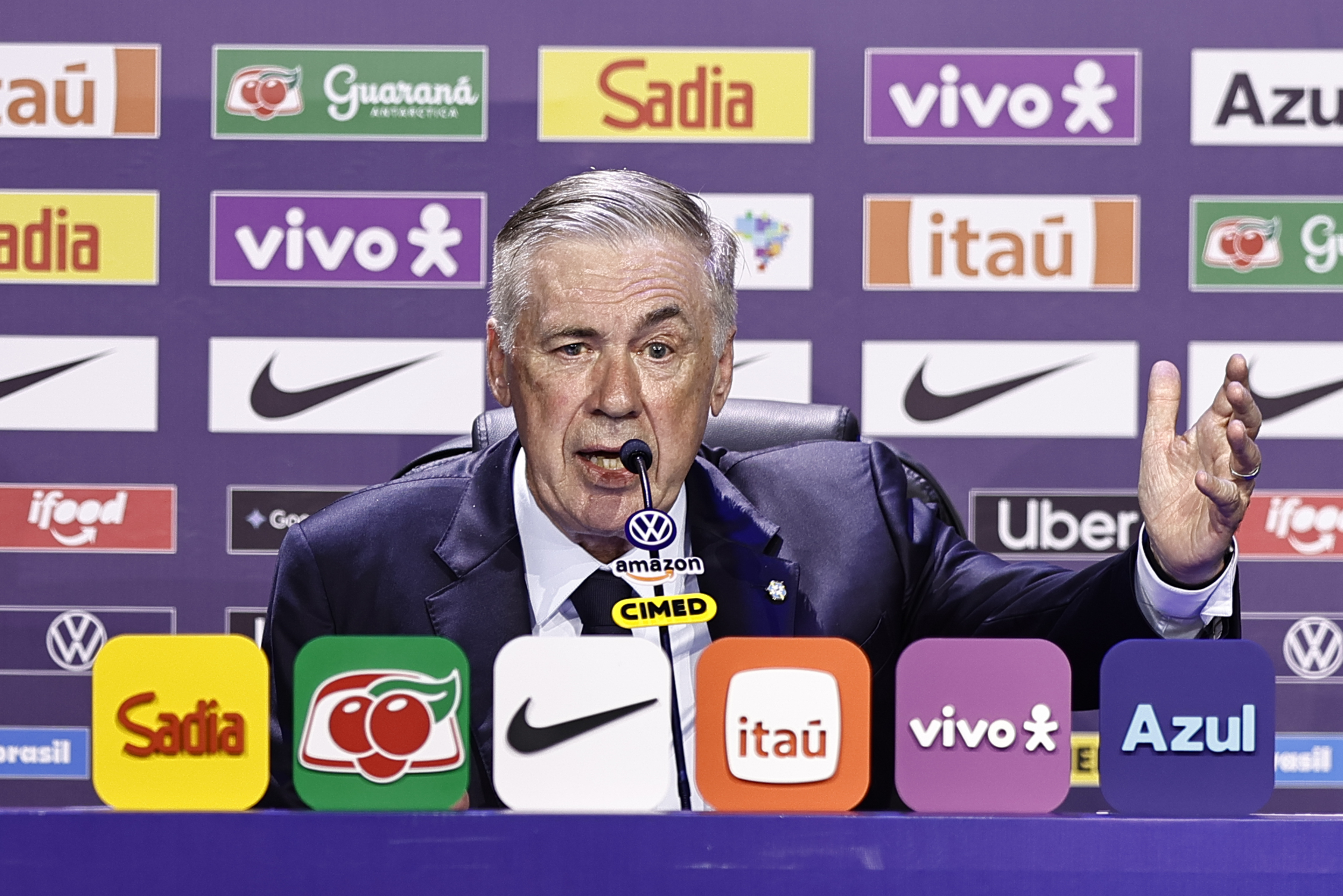 AME2679. RÍO DE JANEIRO (BRASIL), 18/05/2026.- El seleccionador de Brasil, el italiano Carlo Ancelotti, habla durante la rueda de prensa en la que anunció la lista de los 26 convocados para el Mundial 2026 este lunes, en Río de Janeiro (Brasil). EFE/ Andre Coelho