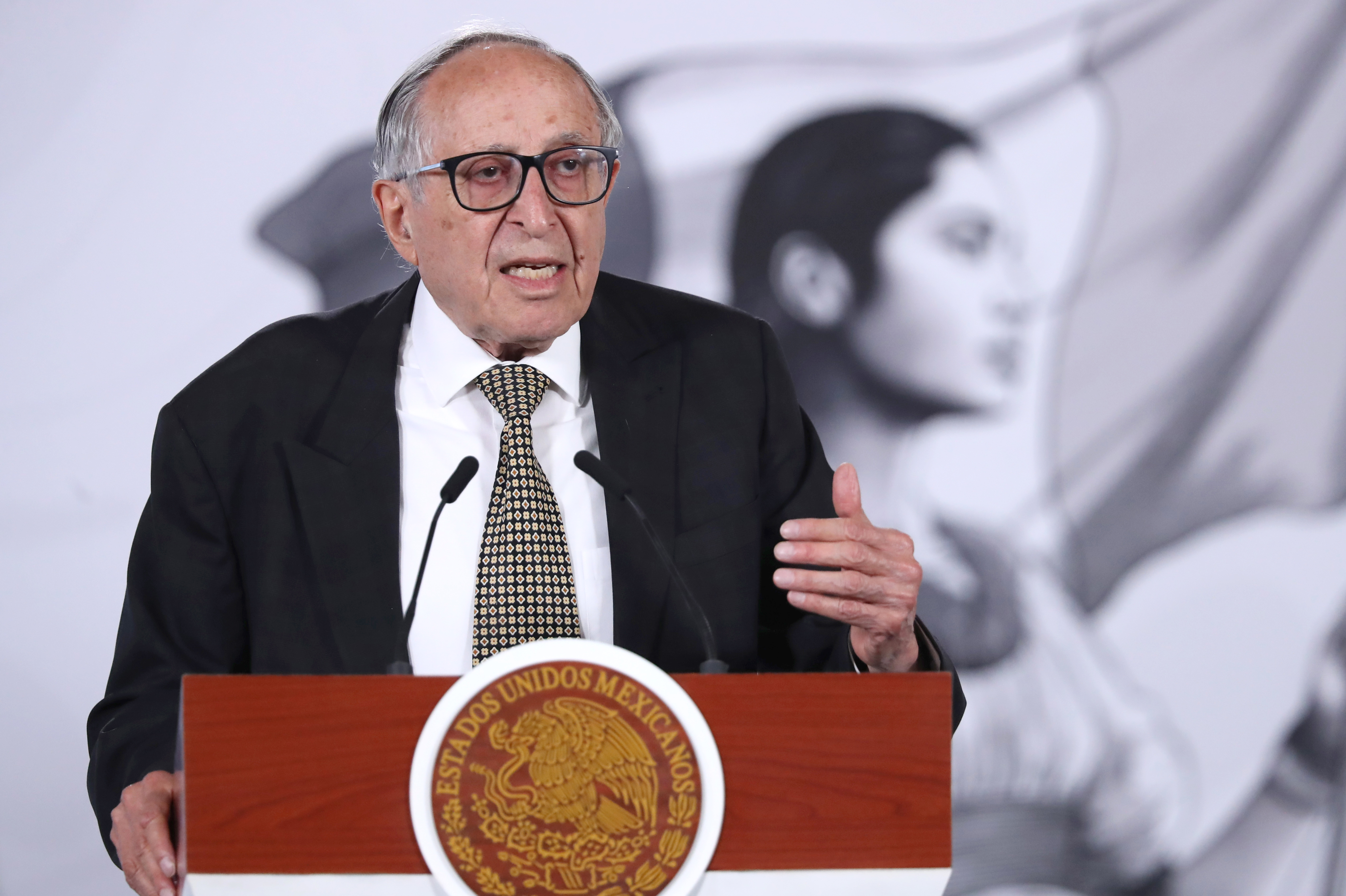 El secretario de Salud, David Kershenobich, emite avisos epidemiológicos por ébola y hantavirus y aseguró que mantiene vigilancia activa y capacidad de laboratorio para detectar posibles casos, aunque hasta el momento no se han registrado contagios de ninguno de los dos virus en el país. (Foto Prensa Libre: EFE/Mario Guzmán). 