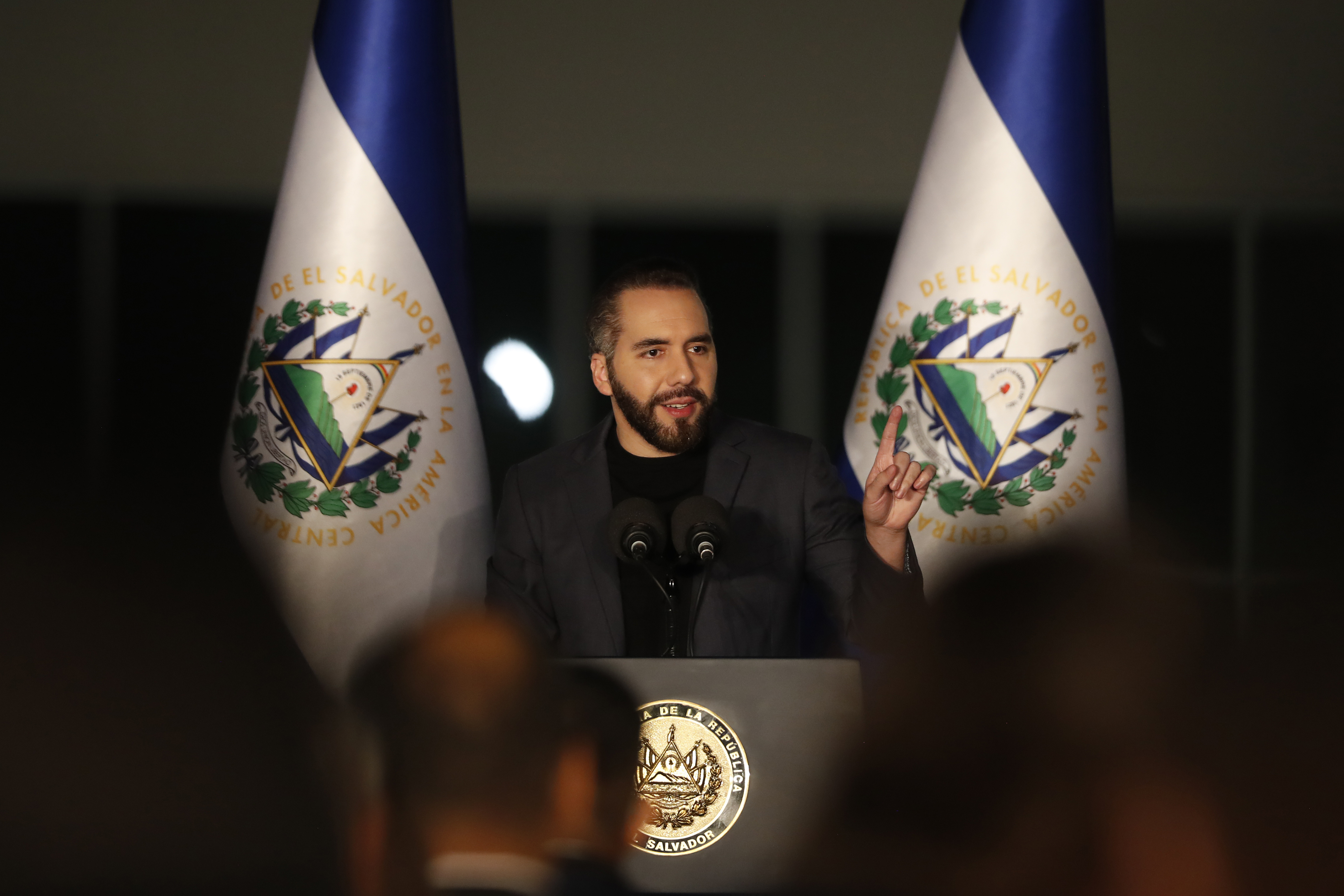 AME3206. ANTIGUO CUSCATLÁN (EL SALVADOR), 19/05/2026.- El presidente de El Salvador, Nayib Bukele, aseguró que el país centroamericano se convertirá en la nación con el "mayor" respeto a la ley y al orden en el mundo, este martes durante la inauguración de las nuevas oficinas centrales de la Fiscalía General de la República (FGR), en Antiguo Cuscatlán (El Salvador). EFE/ Rodrigo Sura