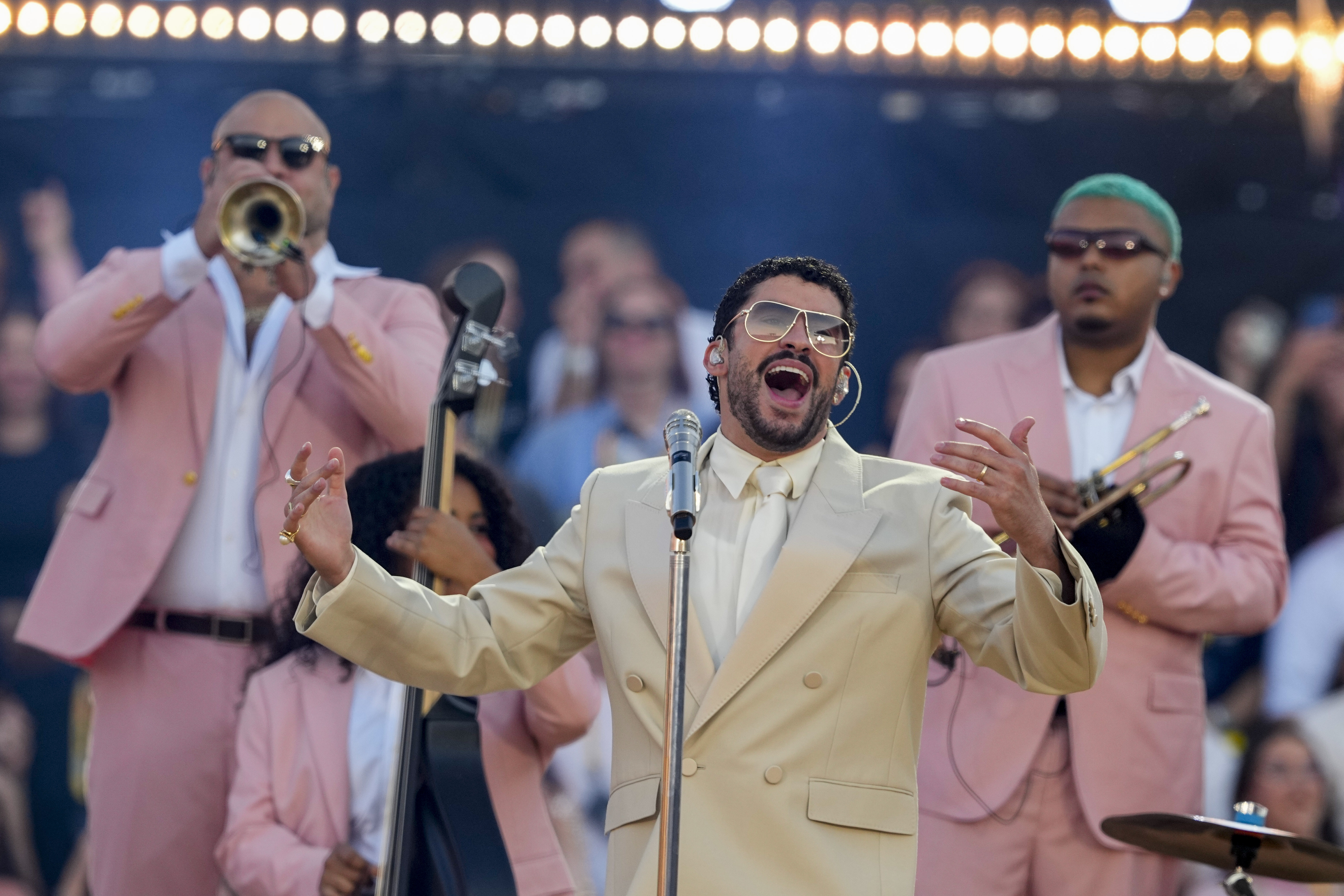 Lamine Yamal y figuras del Barça se roban las miradas en concierto de Bad Bunny en Barcelona
