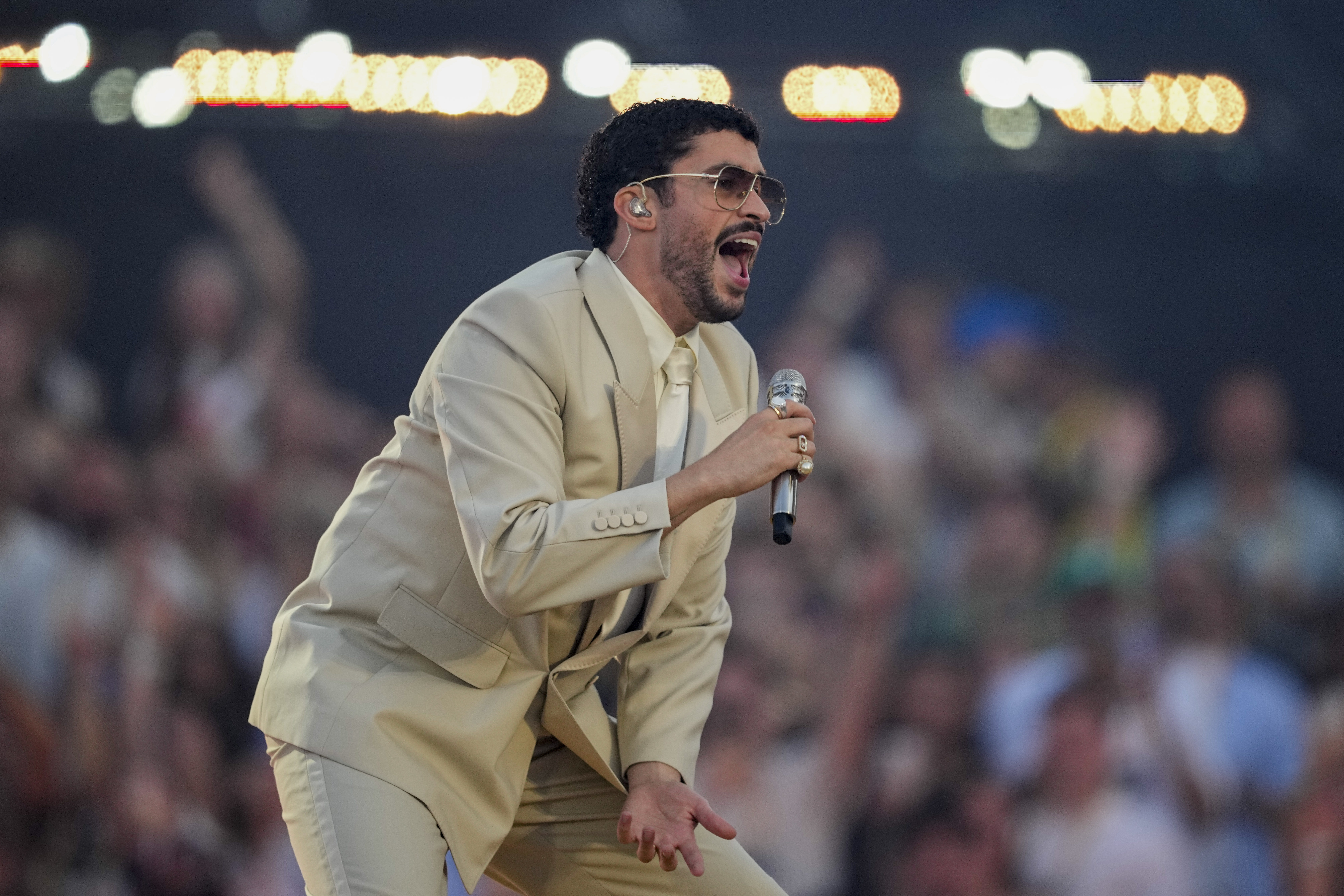 Fan denuncia saturación en concierto de Bad Bunny en España y promotora lo desmiente
