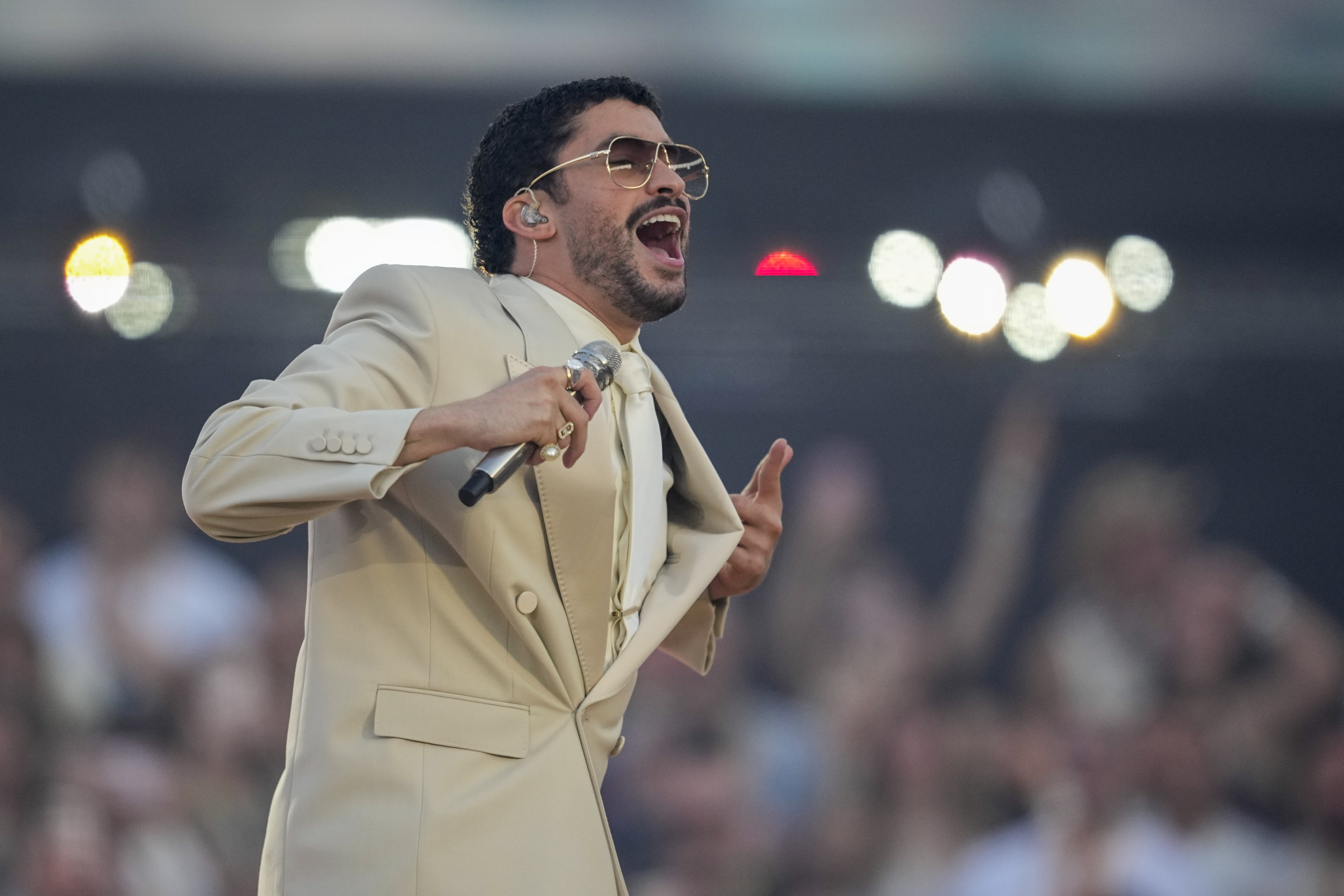 BARCELONA, 22/05/2026.- El cantante puertorriqueño Bad Bunny, durante el concierto ofrecido este viernes en el Estadio Olímpico de Barcelona. EFE/Alejandro García