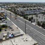GARDEN GROVE (United States), 24/05/2026.- Beach Boulevard is closed off after an evacuation order was given following a chemical leak from a large storage tank at the GKN Aerospace facility in Garden Grove, California, USA, 23 May 2026. A failing 34,000-gallon tank of methyl methacrylate has overheated, prompting tens of thousands of evacuations. EFE/EPA/TED SOQUI