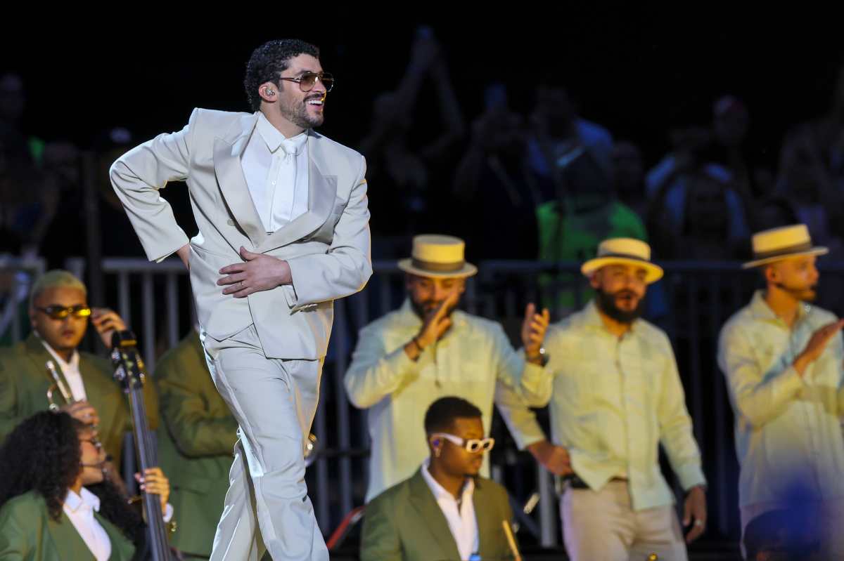 ¿Cómo pasó Bad Bunny de cantante a símbolo cultural? Un libro busca responderlo
