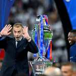 BUDAPEST (Hungary), 30/05/2026.- UEFA President Aleksander Ceferin (L) and Ousmane Dembele of PSG react next to the trophy after the UEFA Champions League final between Paris Saint-Germain and Arsenal in Puskas Arena in Budapest, Hungary, 30 May 2026. (Liga de Campeones, Hungría) EFE/EPA/Robert Hegedus HUNGARY OUT
