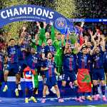 BUDAPEST (Hungary), 30/05/2026.- Players of PSG celebrates with the trophy after winning the UEFA Champions League final between Paris Saint-Germain and Arsenal in Puskas Arena in Budapest, Hungary, 30 May 2026. . (Liga de Campeones, Hungría) EFE/EPA/Tibor Illyes HUNGARY OUT