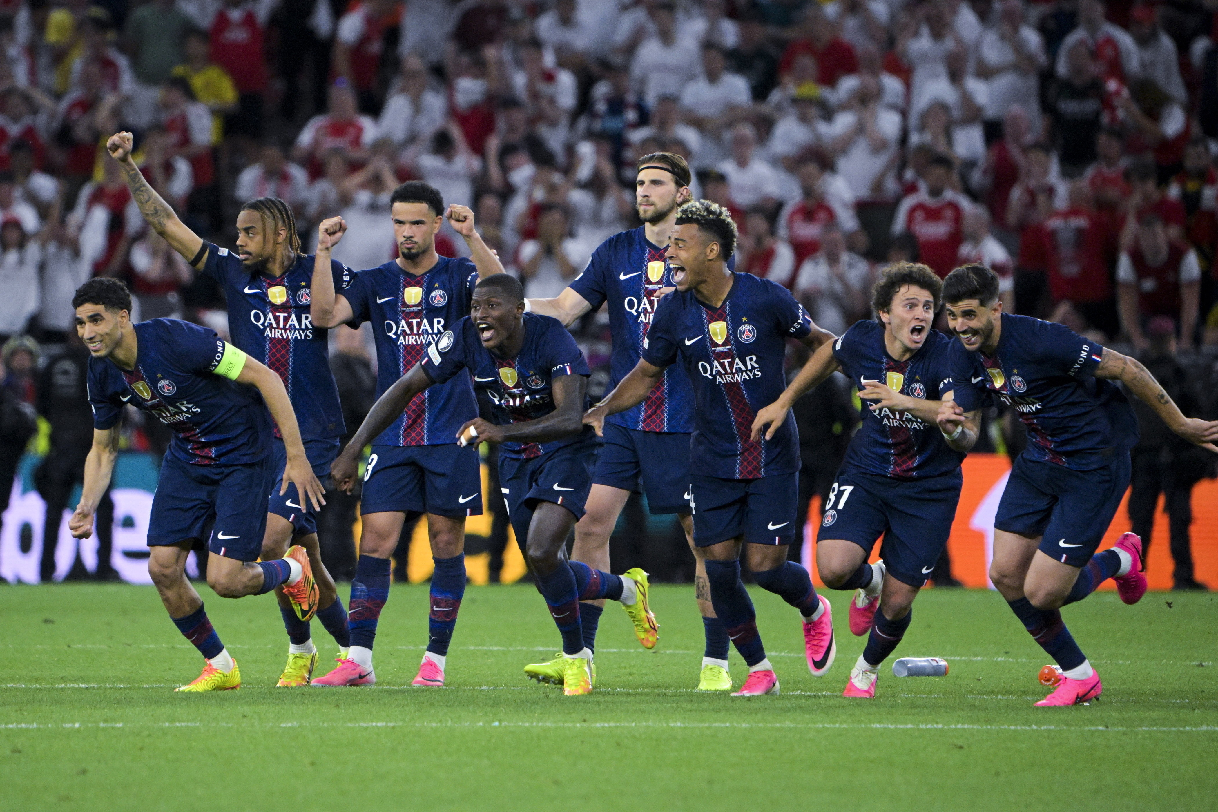 BUDAPEST (Hungary), 30/05/2026.- Players of PSG celebrate after winning the penalty shoot-out of the UEFA Champions League final between Paris Saint-Germain and Arsenal in Puskas Arena in Budapest, Hungary, 30 May 2026. (Liga de Campeones, Hungría) EFE/EPA/Zsolt Szigetvary HUNGARY OUT