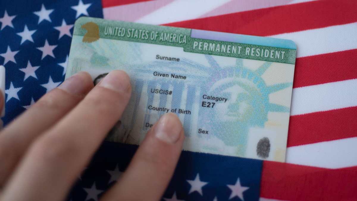 La llamada green card es una tarjeta de residencia permanente de EE.UU.