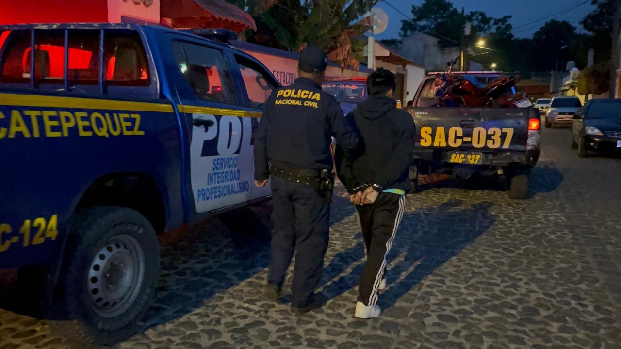 Emilio “N”, alias “Primo”, fue capturado por la PNC tras el ataque armado contra una maestra en Santa Lucía Milpas Altas, Sacatepéquez. (Foto Prensa Libre: PNC)