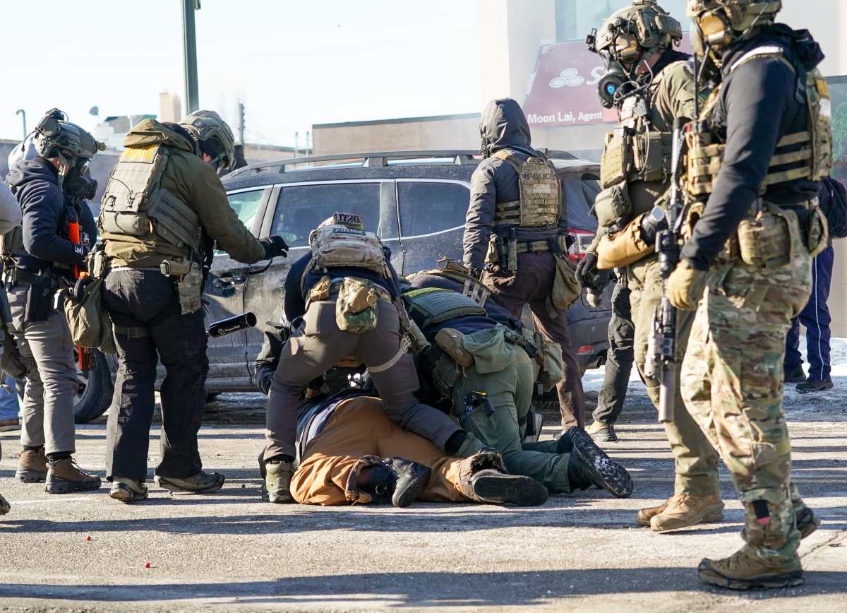 Agente del ICE causó la muerte a tiros en el sur de Minneapolis.