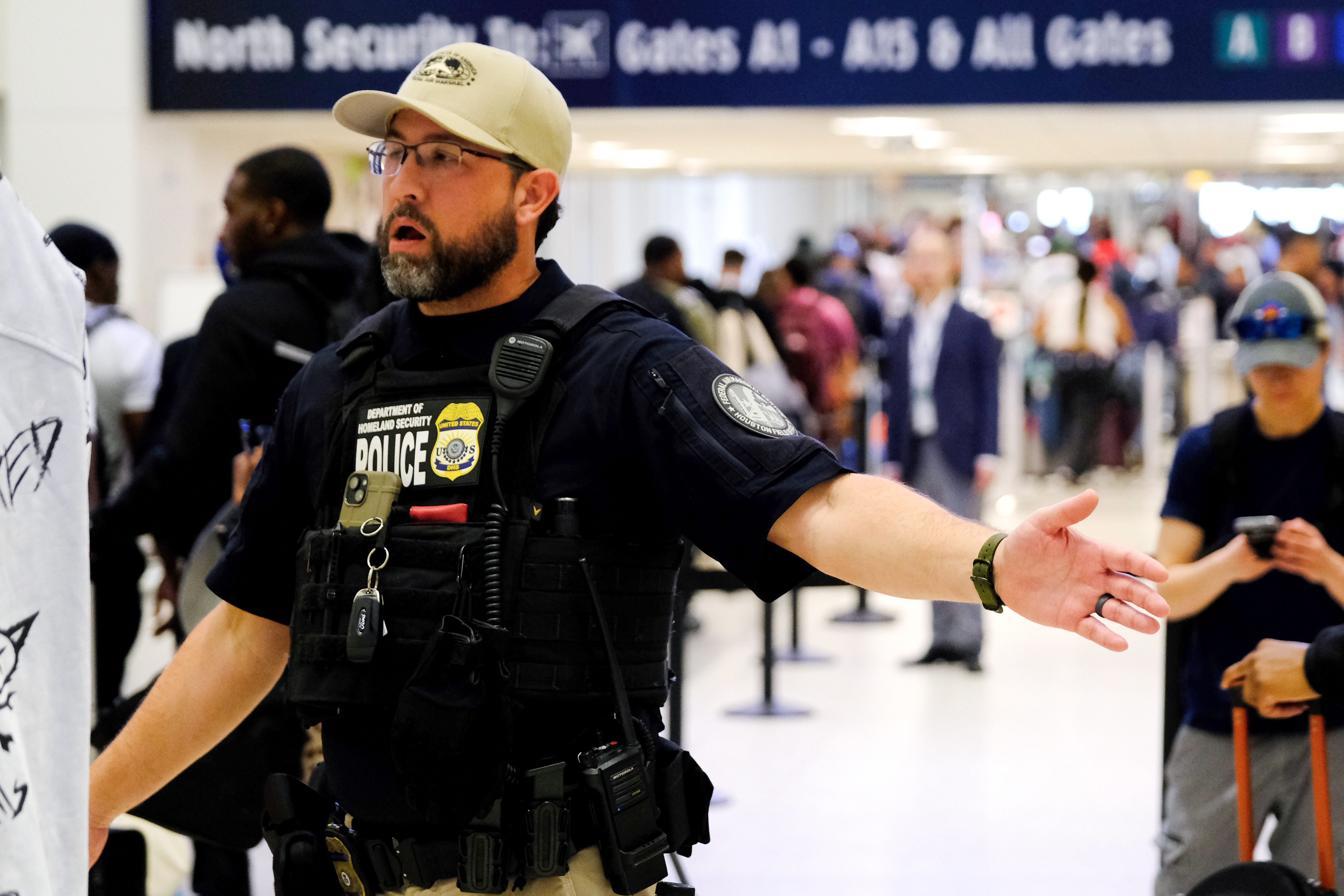 Estados Unidos despliega a los agentes de inmigración en catorce aeropuertos