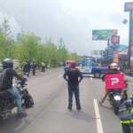 Agentes de la PNC resguardan el área en el kilómetro 19 de la ruta Interamericana, donde ocurrió un enfrentamiento armado con presuntos asaltantes.