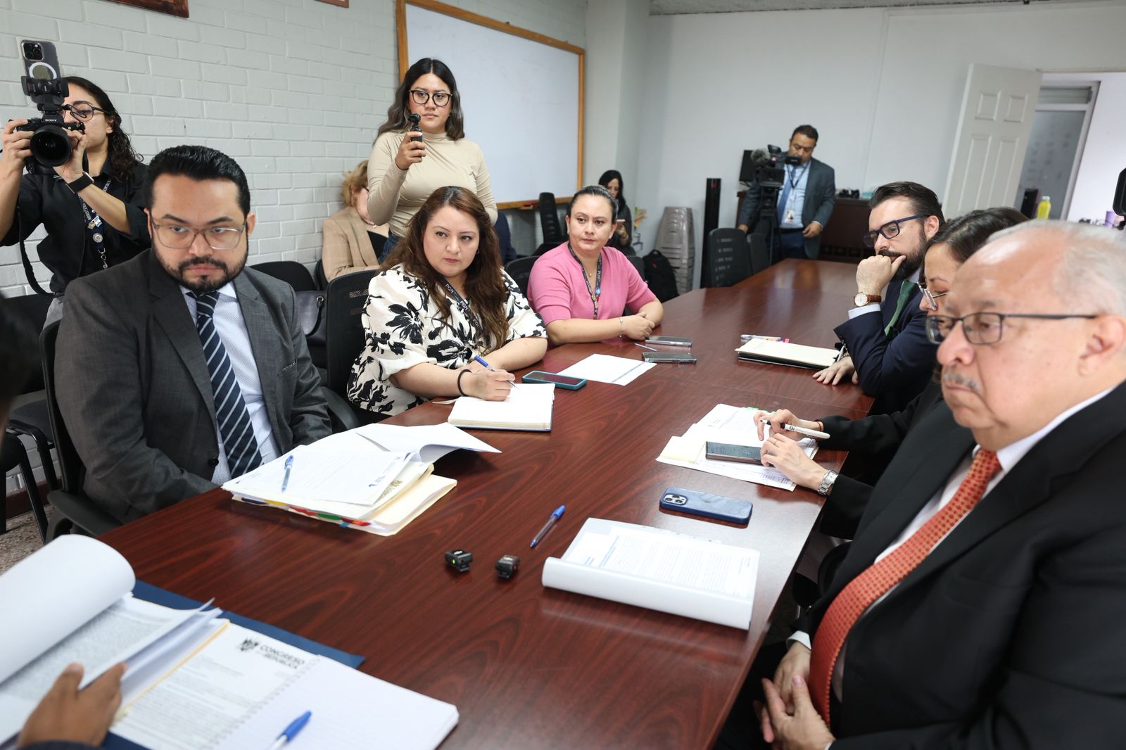 Reunión entre el diputado José Chic y autoridades de Copadeh, Minex y PGN por seguimiento a posibles adopciones ilegales en el Hogar Elisa Martínez.