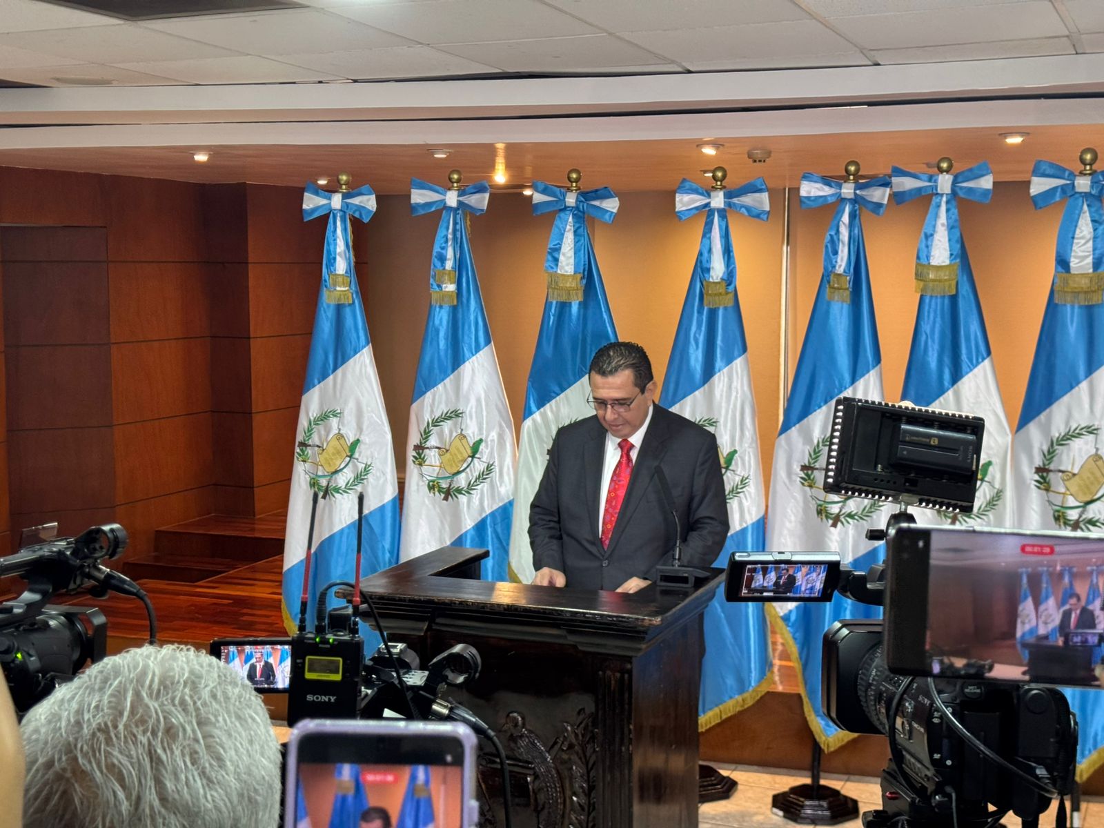 Conferencia de prensa del fiscal general Gabriel García Luna en el Ministerio Público