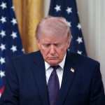 El presidente estadounidense Trump juramenta a Kevin Warsh como nuevo presidente de la Reserva Federal.