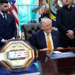 El presidente estadounidense Trump se reúne con luchadores de la UFC en la Casa Blanca.