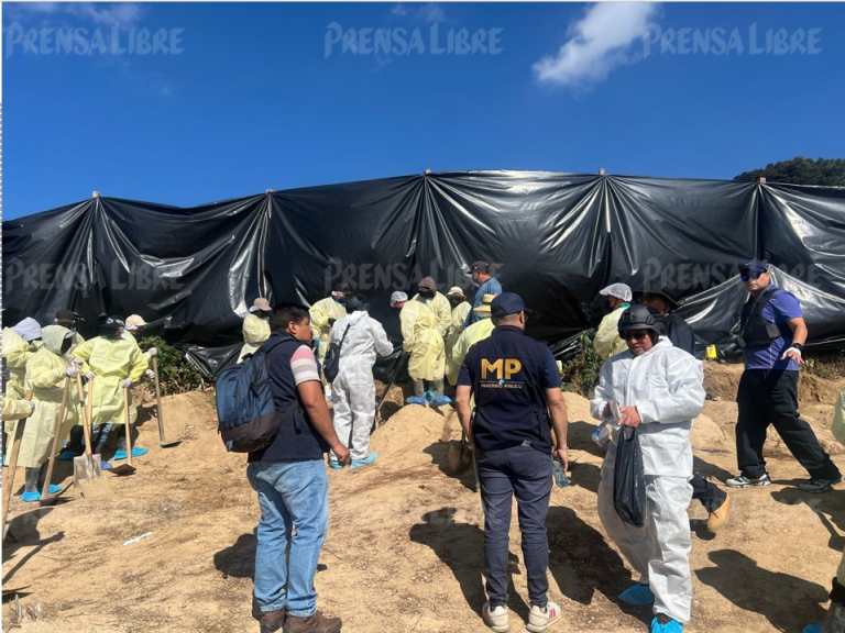 Exhuman 13 cuerpos en Nahualá para esclarecer muertes en ataque ocurrido en diciembre del 2