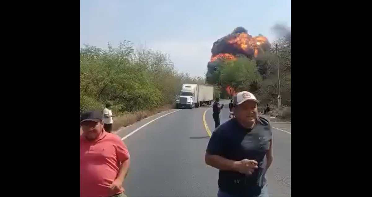 Videos muestran enorme bola de fuego tras explosión de camión cisterna en El Progreso