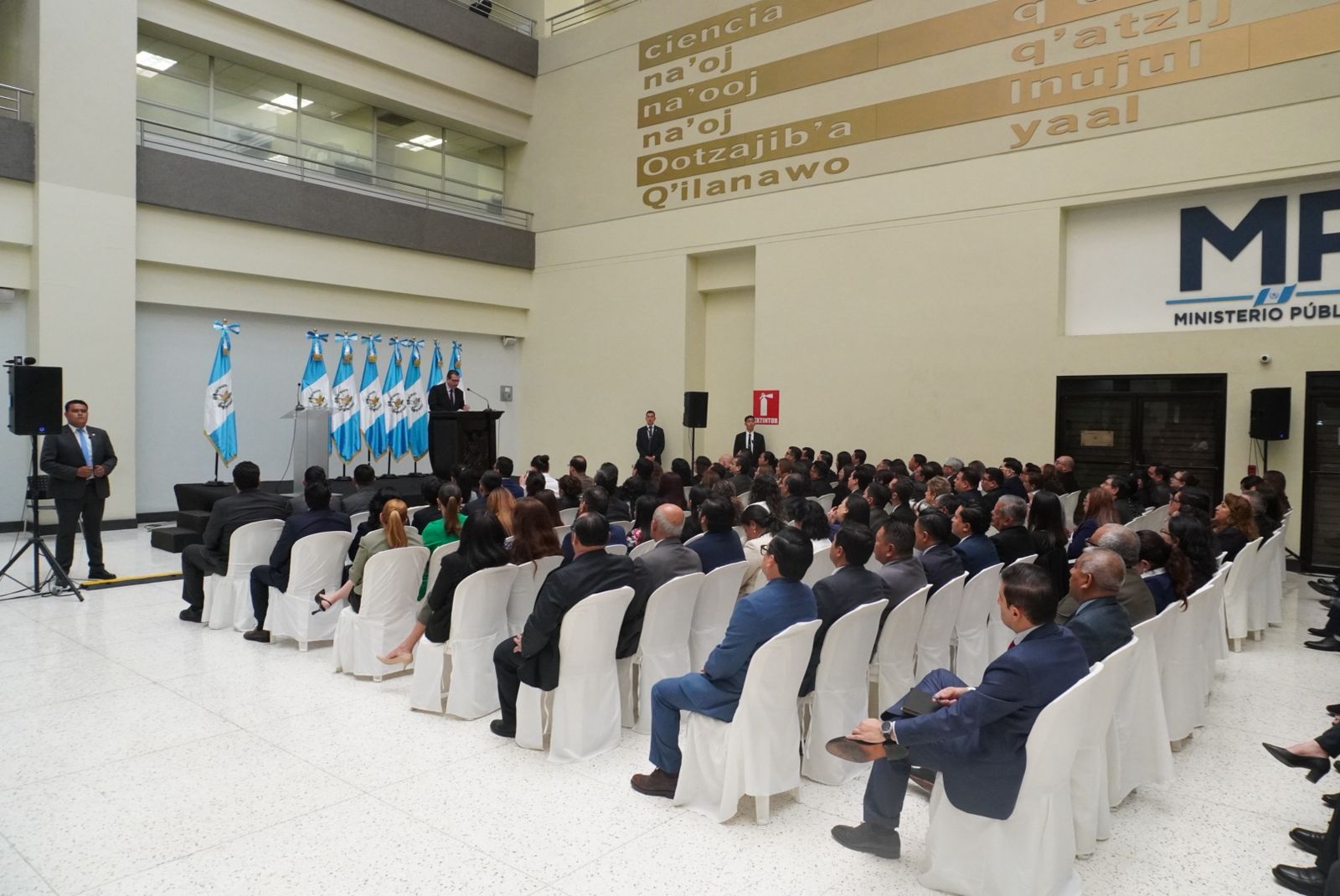 FISCAL GARCÍA LUNA SE REÚNE CON PERSONAL DEL MP