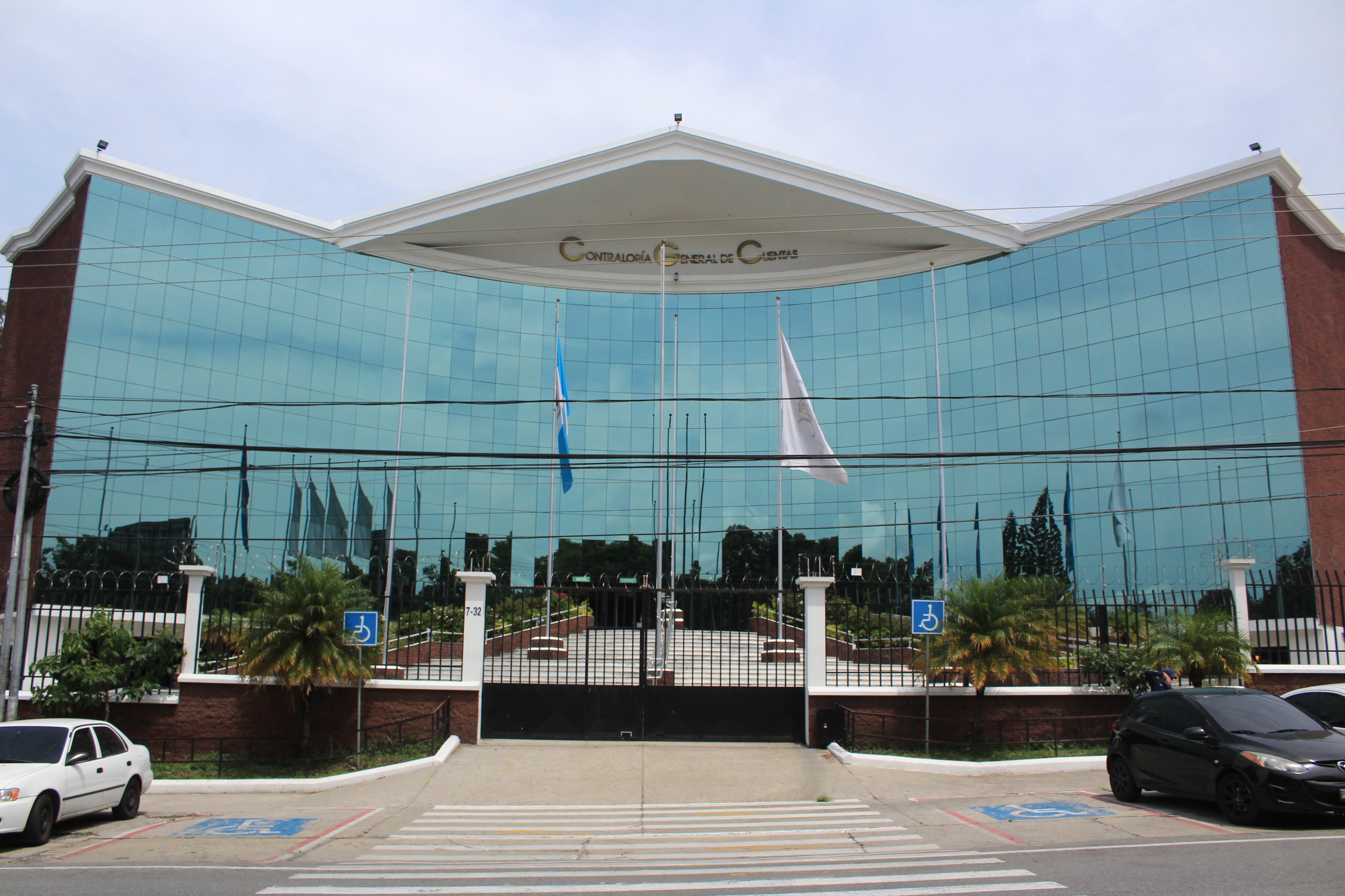 Fachada de la Contraloría General de Cuentas de Guatemala