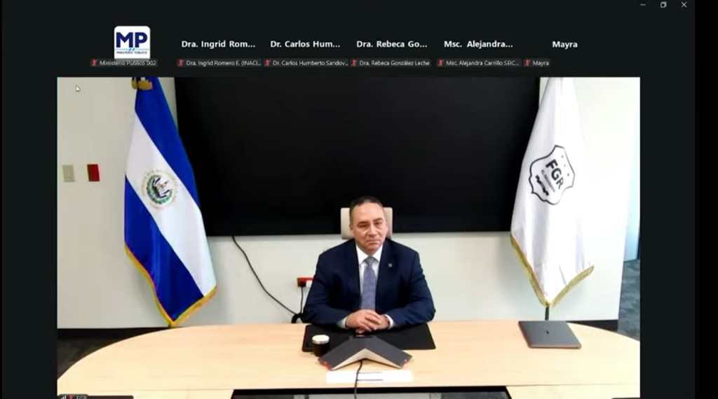Fiscal general de El Salvador, Rodolfo Delgado, participando por videollamada durante el informe de labores del Ministerio Público de Guatemala.