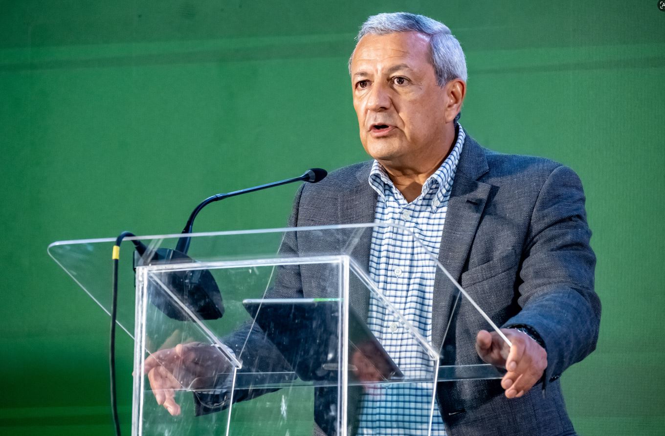 Juan Luis Fonseca, vicepresidente de la Asociación Bancaria de Guatemala (ABG), brindó una perspectiva sobre el avance de las discusiones de las enmiendas a la iniciativa 6593, denominada “Ley Integral contra el Lavado de Dinero u Otros Activos y el Financiamiento del Terrorismo” en el Congreso de la República. (Foto Prensa Libre: Sergio Muñoz)