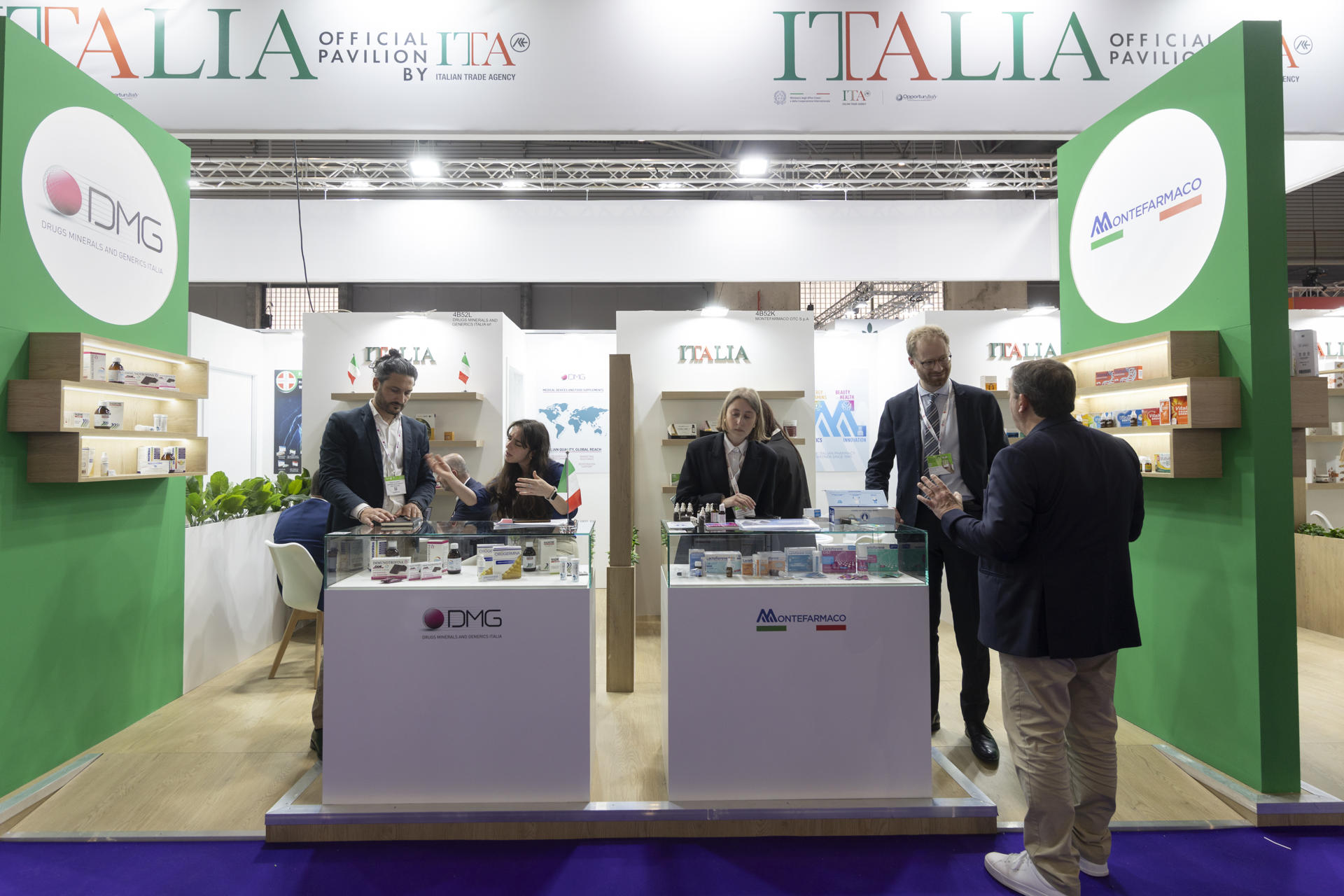 BARCELONA (ESPAÑA), 06/05/2026.- Vista del ambiente del stand de Italia durante la 28ª edición de Vitafoods Europe celebrada desde el 5 al 7 de mayo en BarcelonaEspaña se convirtió en 2025 en el cuarto mercado internacional para las exportaciones italianas, con un valor en ventas de 38.000 millones de euros, por lo que el director de The Italian Trade Agency (ITA) en Madrid, Giovanni Bifulco, ha calificado este resultado como un año récord. EFE/ Marta Perez