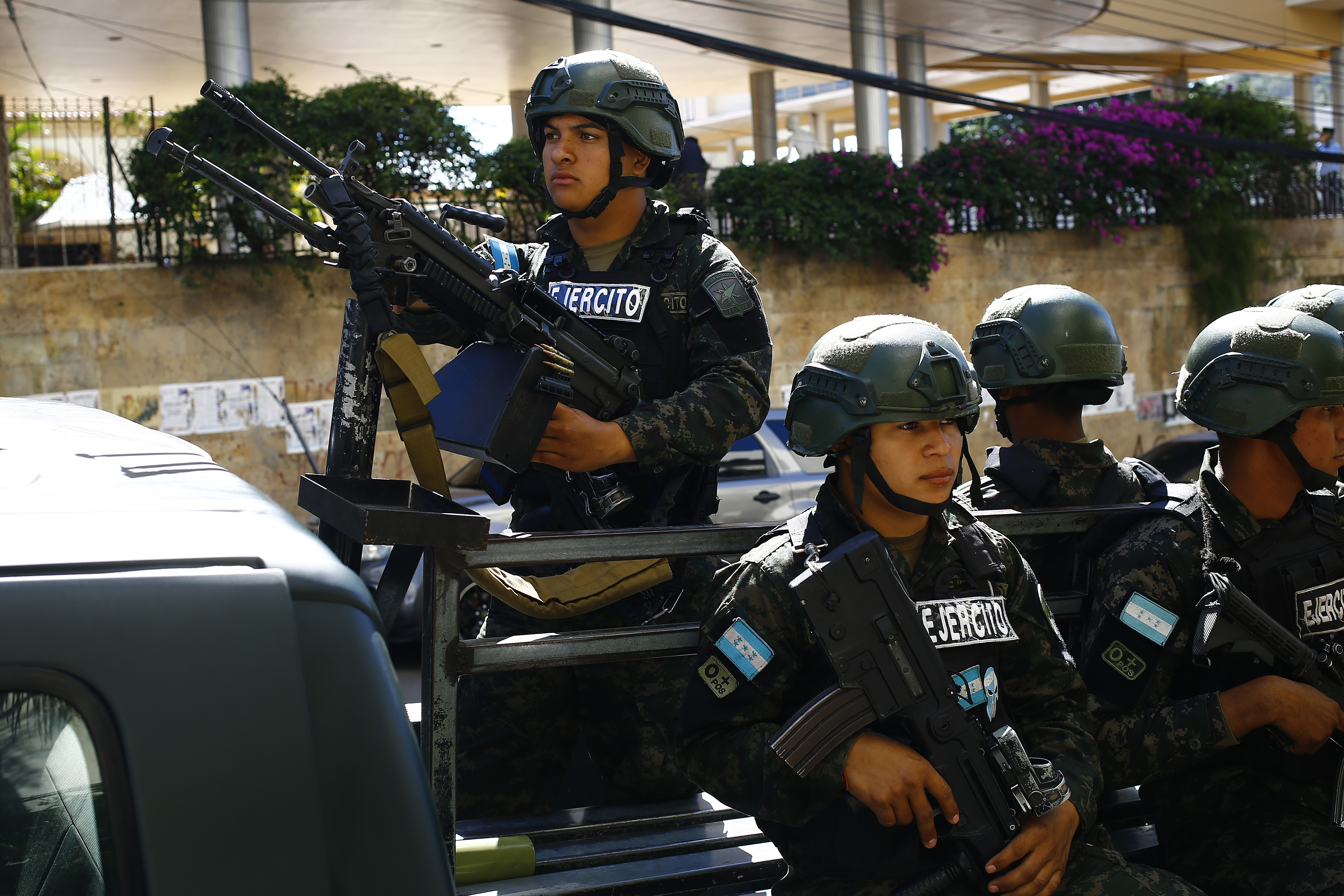 Fuerzas Armadas de Honduras patrullan Congreso Nacional en Tegucigalpa