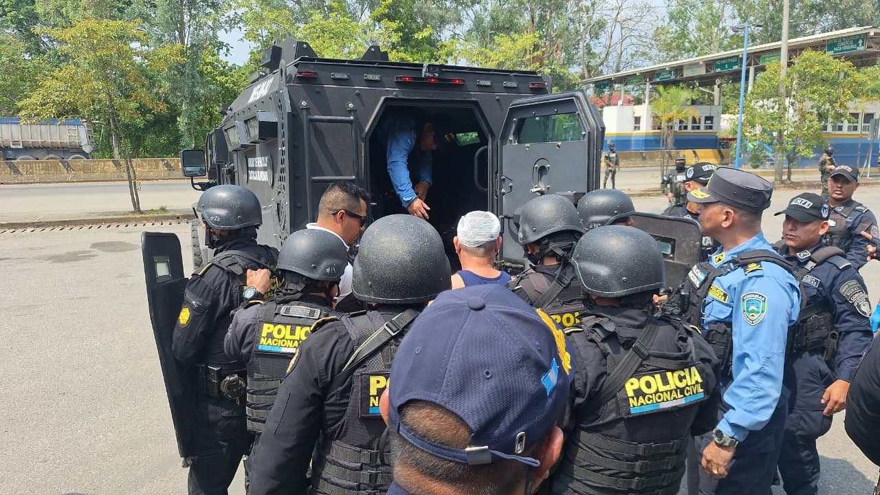 Las autoridades entregaron a Eli Nahúm Guerra a la Policía de Honduras tras recibir el alta médica en un hospital privado de Izabal.
