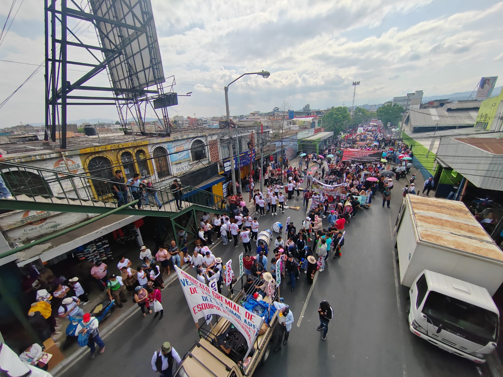 Cientos de sindicalistas se concentran en la colonia La Palmita.