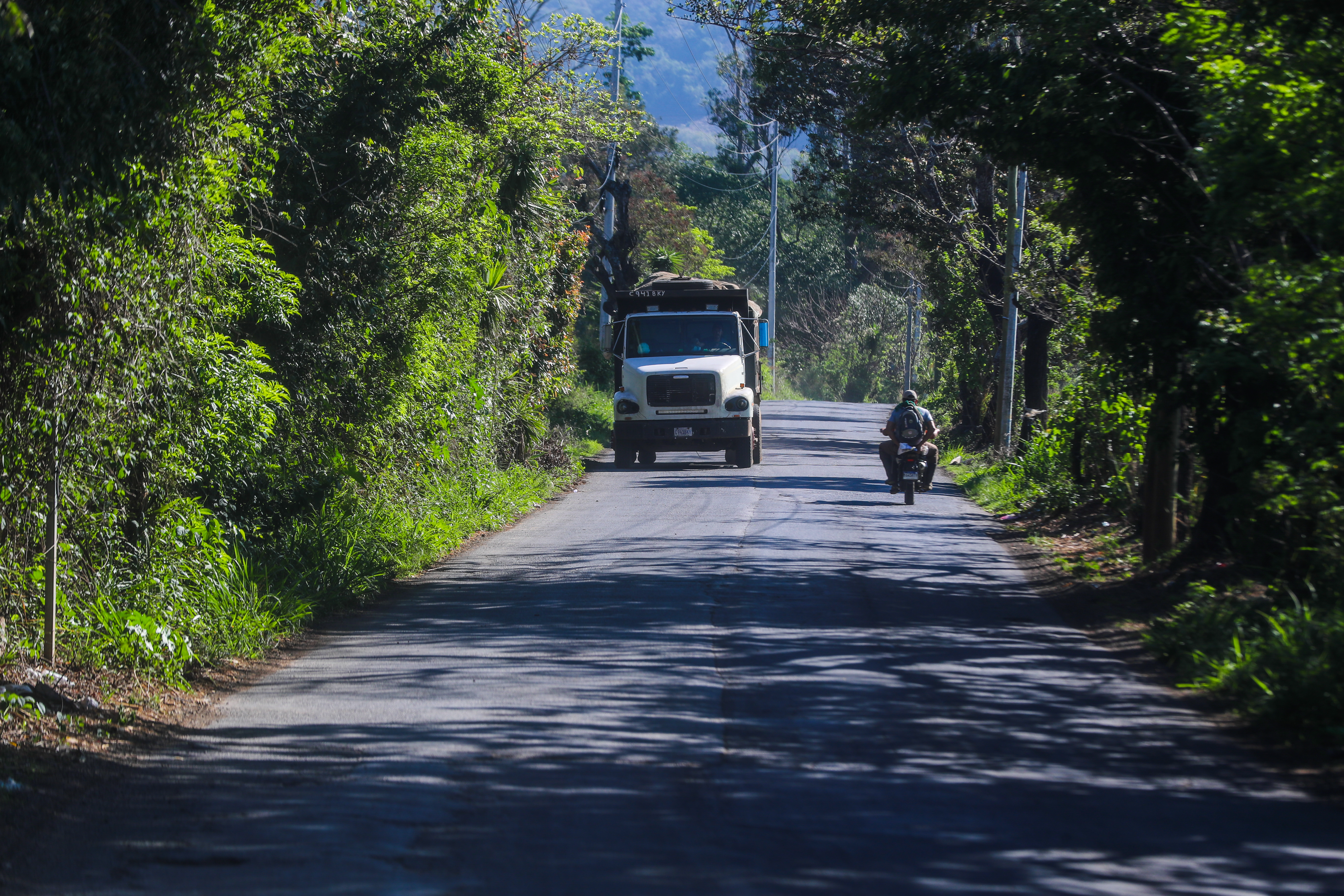 GNSD, CA-01 Y CA-02. Se visit las carreteras CA-01 Oriente y CA-02 Oriente para ver los tramos que sern recapeados. Esto, para el programa de Guatemala No Se Detiene bajo la temtica de Infraestructura. En la imagen, carretera CA-01 Oriente en Santa Elena Barillas. Agujeros en el pavimento y desechos en los alrededores.

Juan Diego Gonzlez.  220426