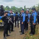 La PNC indicó que lleva a cabo operativos coordinados con la Policía Nacional de Honduras en seguimiento de los hechos armados ocurridos en el vecino país, donde murieron varios policías.
“La PNC realiza acciones para proteger a ciudadanos guatemaltecos y evitar el ingreso de criminales hondureños a Guatemala y, de ser posible, capturarlos si alguno se atreve a ingresar ilegalmente”, indicó la institución.