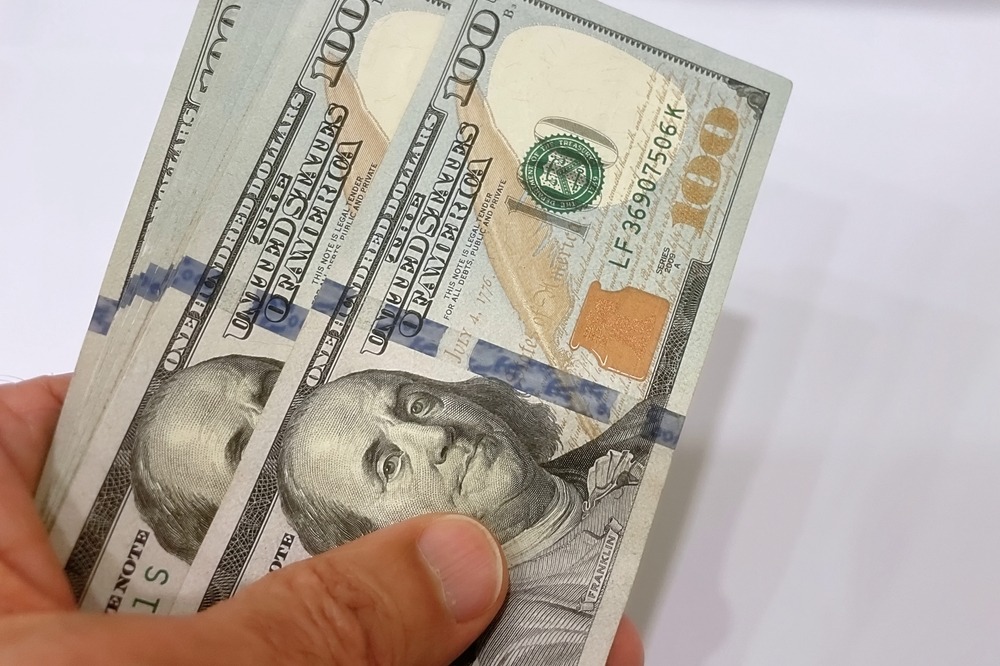 Nuevos controles financieros solicitados por Trump podrían cambiar la forma en que migrantes, sobre todo los que tienen estado irregular, envían remesas desde Estados Unidos a Guatemala. (Foto, Prensa Libre: ShutterStock)