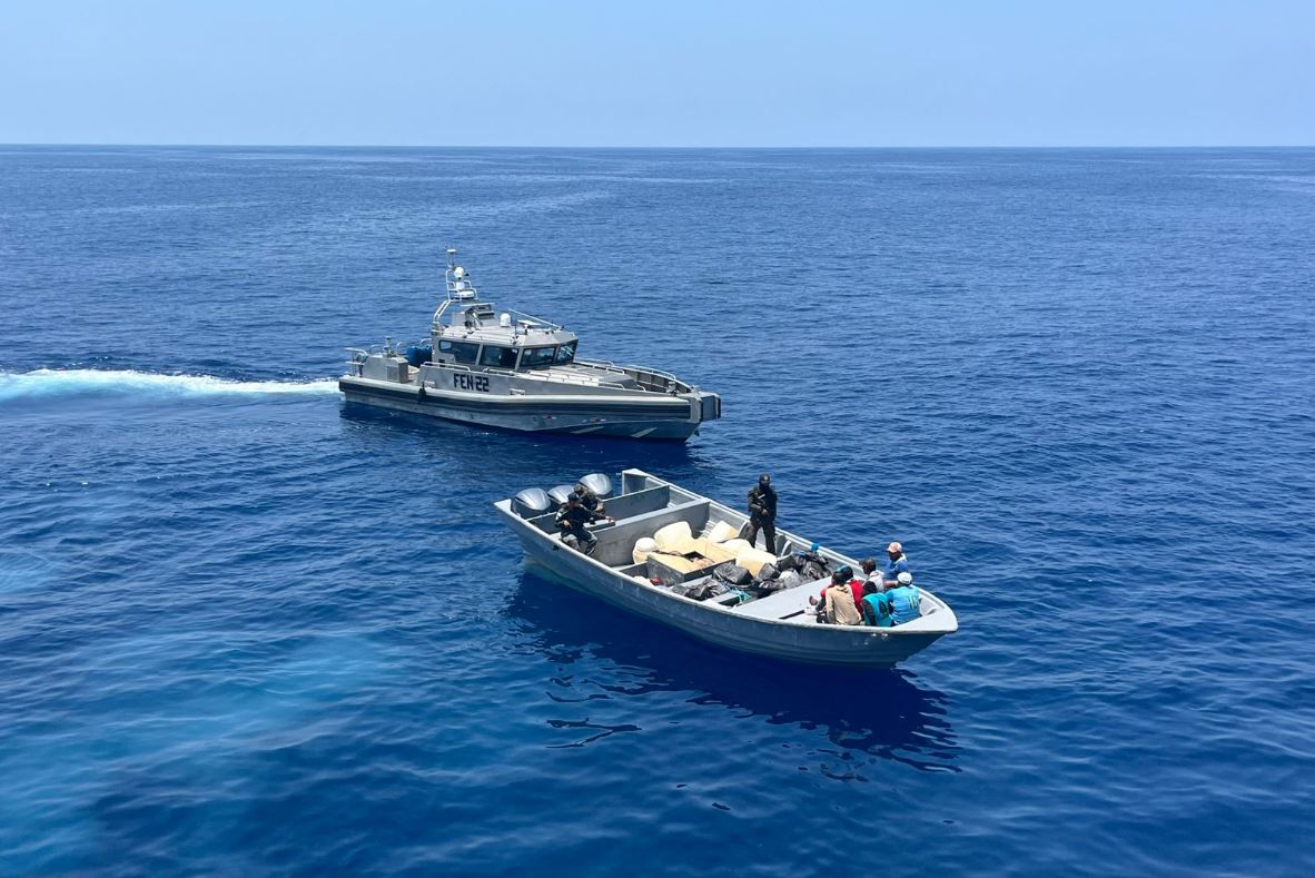 Ejército de Guatemala intercepta lancha Pacífico