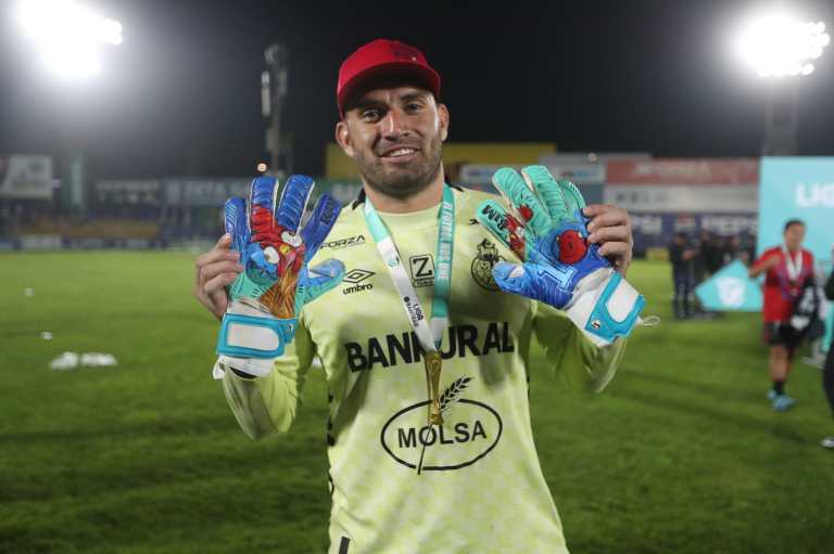 Braulio Linares, figura clave en la portería de Municipal para conquistar el título del Clausura 2