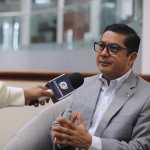 El superintendente de Bancos, Saulo de León Durán, explica cómo se prepara el Estado para la evaluación de Gafilat. (Foto Prensa Libre: Cortesía)