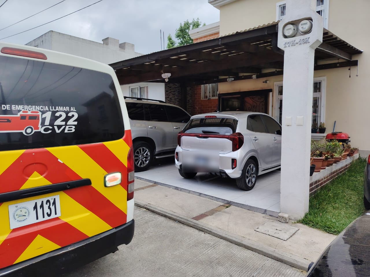 Escena del ataque armado en residencial Hacienda La Mercedes 1 en San José Pinula donde murieron dos personas
