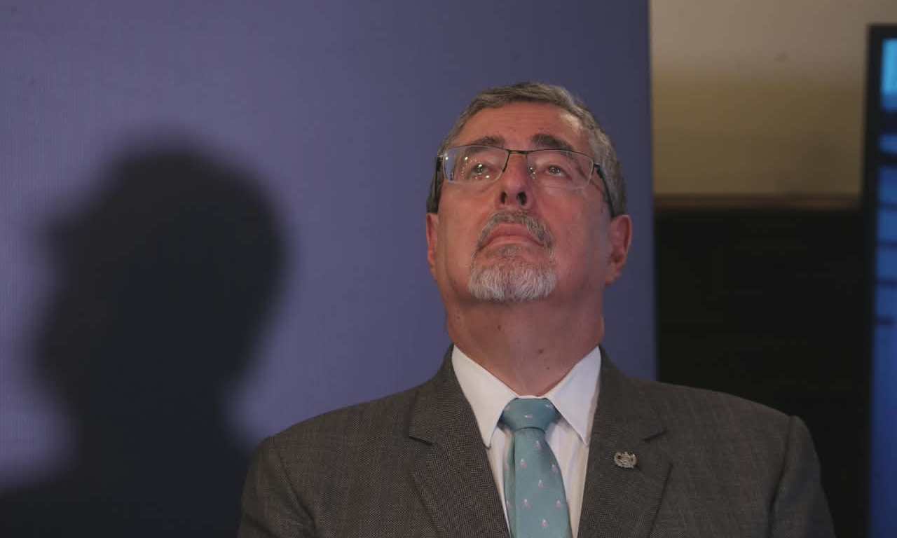 El presidente Bernardo Arévalo detalla el proceso de entrevistas a candidatos al Ministerio Público. (Foto Prensa Libre: Érick Ávila)