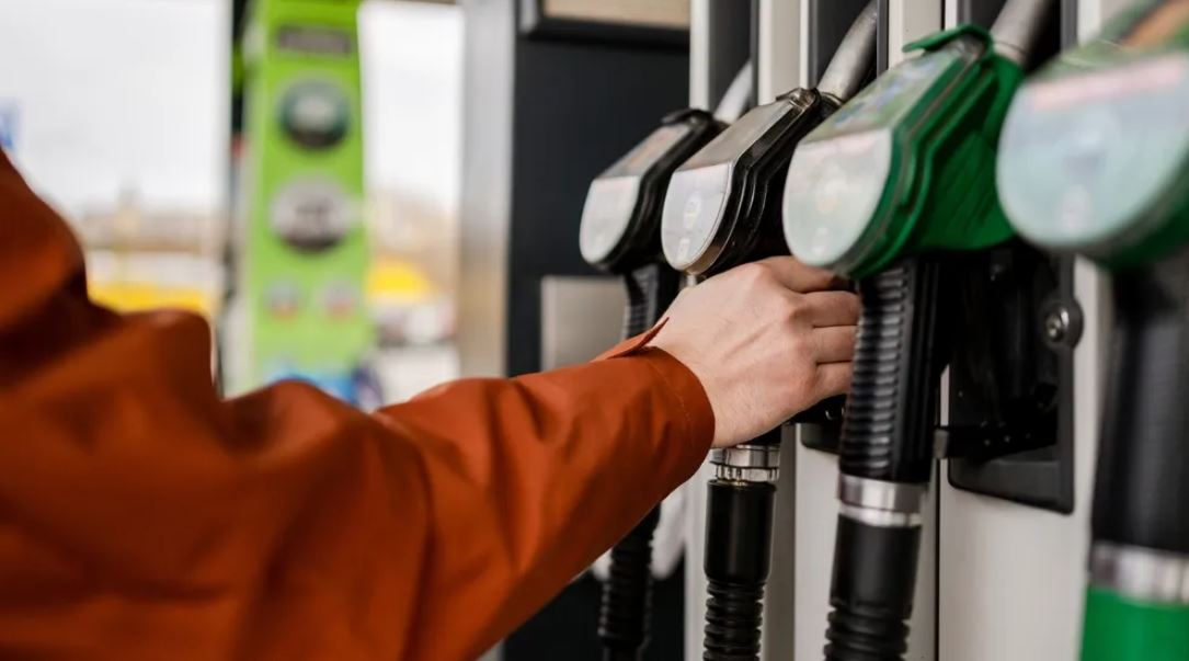 vista de dispensadores de combustibles bomba de gasolinera