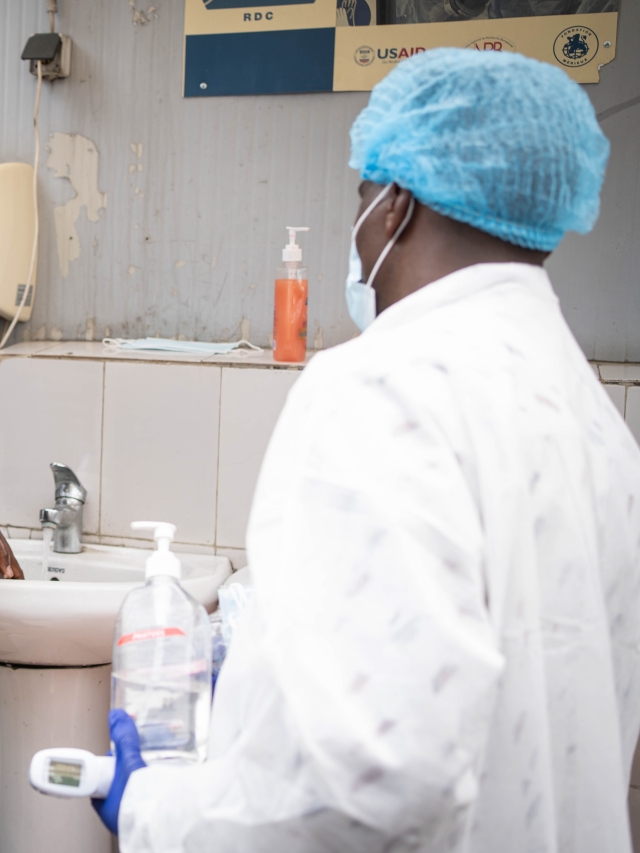 ¿Qué tan preocupante es el nuevo brote de ébola en África?