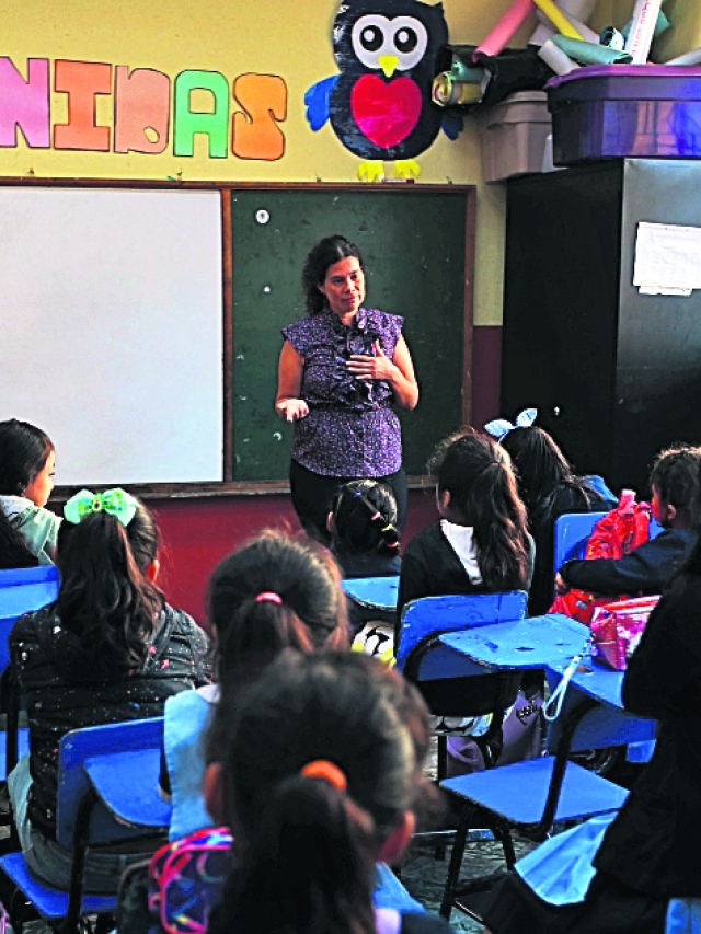 Iniciativa busca trasladar a 40 mil maestros a plazas fijas