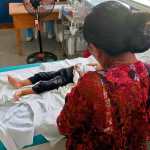 Rosalina Caal Chun, de 18 años lleva a su hija de 11 meses al centro de salud del Municipio de Tucuru Alta Verapaz donde los médicos la refieren a un centro de recuperación por el encontrase con desnutrición aguda
Prensa Libre. Erick Avila 27/06/2024
