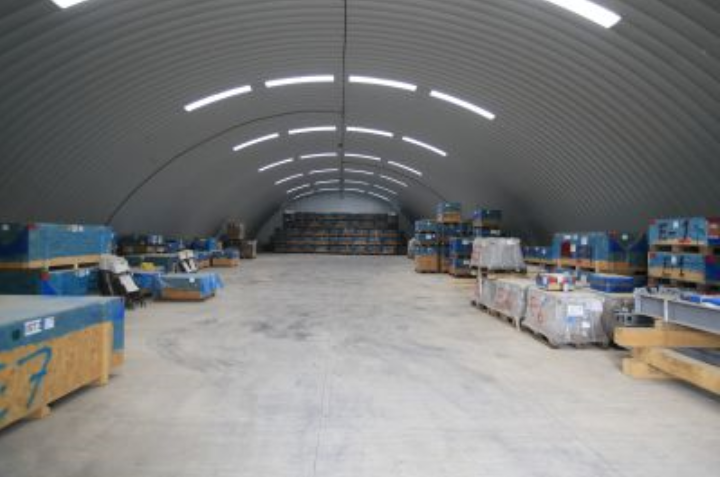 La bodega cerrada resguarda componentes eléctricos y equipo especializado utilizados en el sistema electromecánico del AeroMetro. (Foto, Prensa Libre: Javier González)