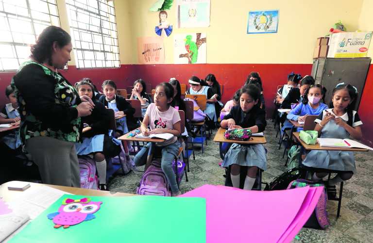 Más de 4 mil maestros se jubilan del Mineduc desde el 2