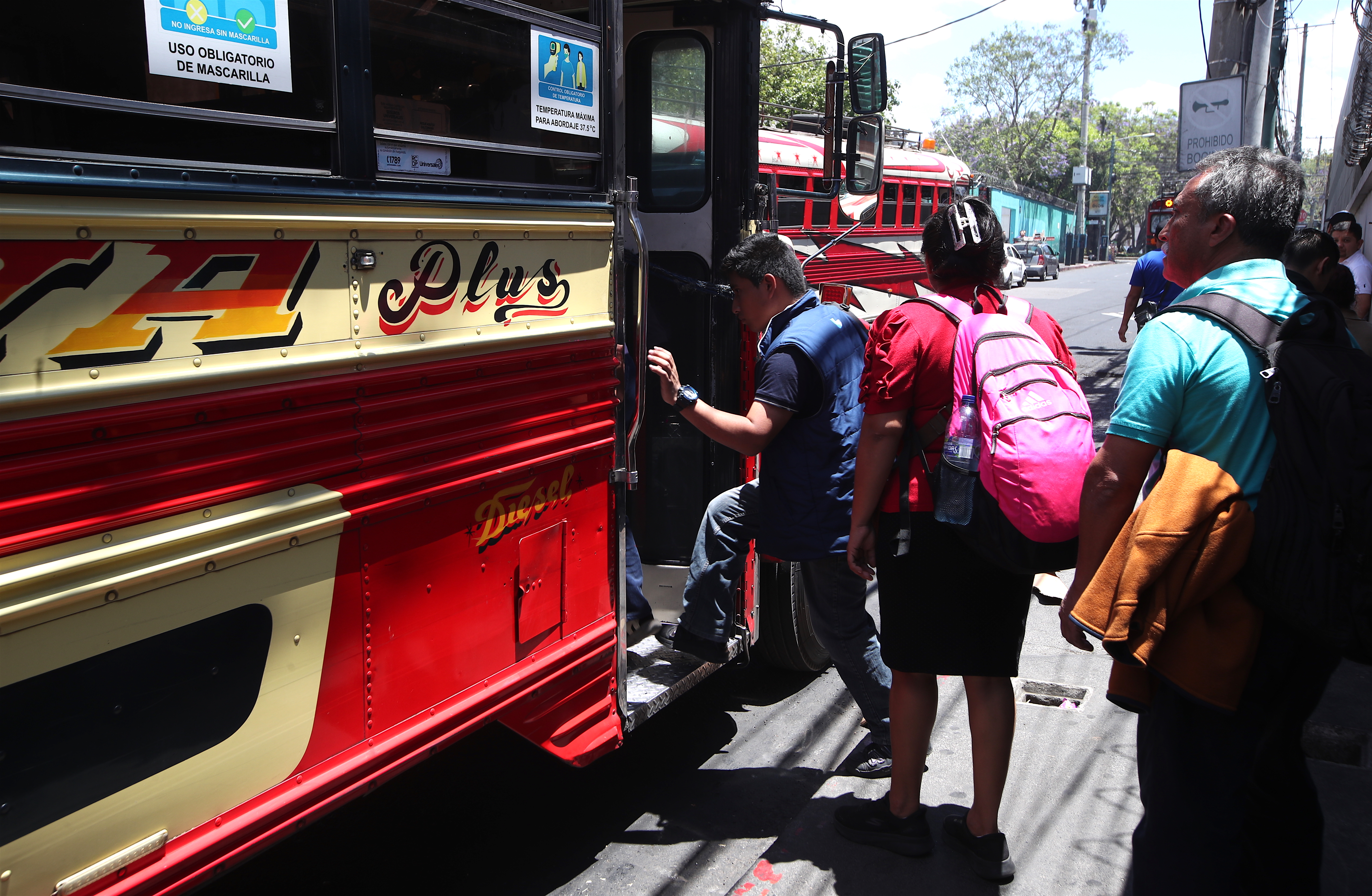 La tarifa del transporte urbano y extraurbano incidió en la inflación mensual de abril, según el IPC. (Foto Prensa Libre: Hemeroteca PL)